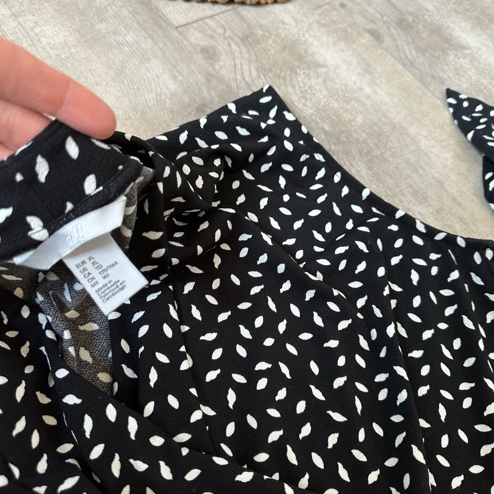 H&M Women’s Black and White Patterned Dress With Tie Waist Belt Stretchy Elegant - Picture 14 of 15